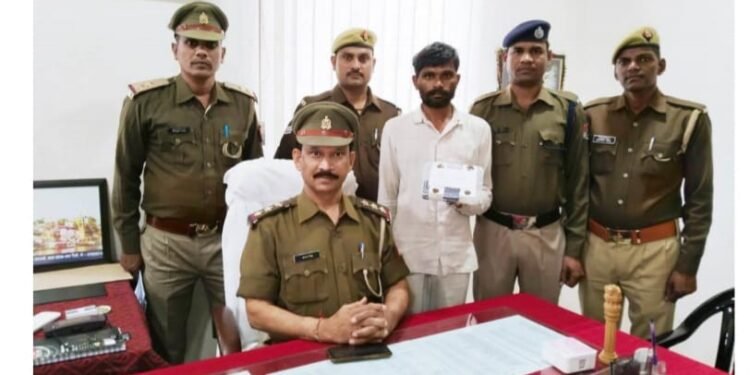 चोरी के मोबाइल के साथ एक पकड़ाया