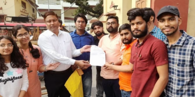 BHU: लिखित आश्वासन पर छात्रों का धरना स्थगित, कमेटी ने दिया 45 दिनों में रिपोर्ट सौपने का भरोसा