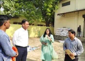 पांच बड़े कारोबारियों के यहां आयकर का छापा