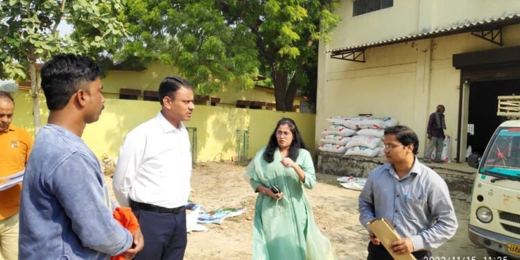 पांच बड़े कारोबारियों के यहां आयकर का छापा