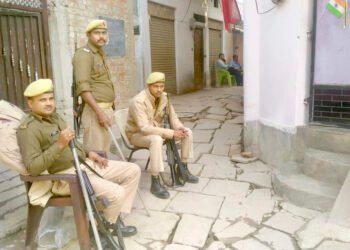 पांच बड़े कारोबारियों के यहां आयकर का छापा