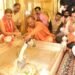CM योगी ने बाबा विश्वनाथ दरबार में लगाई हाजिरी, विधि-विधान से पूजन कर महादेव से लिया आशीर्वाद