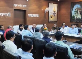 वाराणसी के चहुमुखी विकास के लिए PM मोदी के सलाहकार ने अधिकारियों संग किया बैठक, विभिन्न परियोजनाओं की हुई समीक्षा