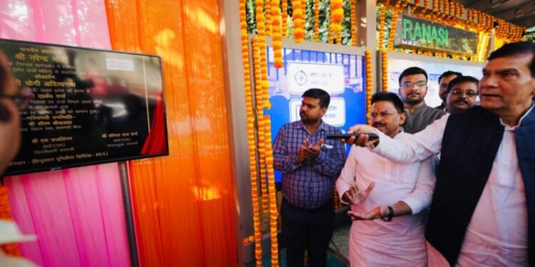 Varanasi: शहर को मिला पहला स्मार्ट बस स्टैंड, नगर विकास मंत्री ने किया शुभारंभ