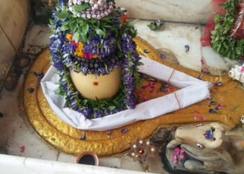 काशी में विराजते हैं पाकिस्तानी महादेव, 1947 में शीतला घाट पर हुई थी इनकी स्थापना