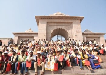 तमिल संगमम के तहत दक्षिण भारत से आए