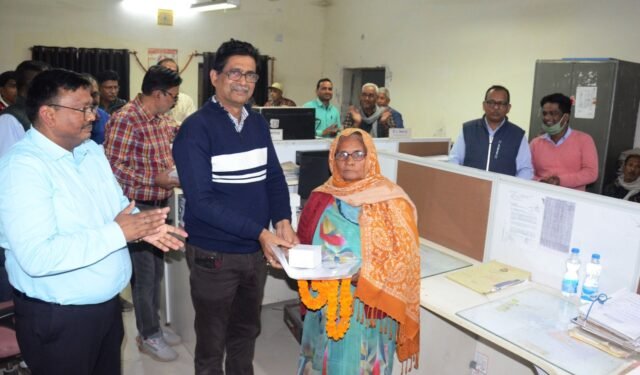 17 रेल कर्मियों को सेवानिवृत्त विदाई