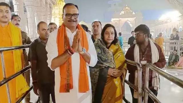 उपमुख्यमंत्री बृजेश पाठक ने परिवार संग काशी विश्वनाथ मंदिर में किया दर्शन-पूजन, मांगा आशीर्वाद