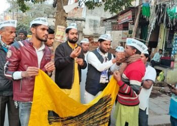दिल्ली के एमसीडी चुनाव में AAP ने लहराया जीत का परचम, काशी में कार्यकर्ताओं ने मनाया जश्न