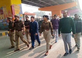 डग्गामारी के खिलाफ सड़क पर उतरे आरएम, दो बसों को किया सीज, पांच का हुआ चालान