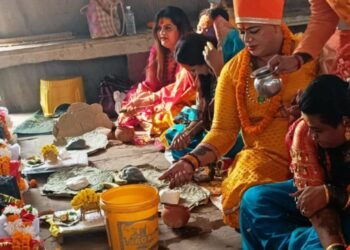 किन्नरों की आत्मा की शांति व मुक्ति के लिए किया गया पिंडदान, पंडित बोले, “किन्नर सनातनी परंपरा का पालन करने वाला”