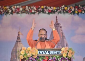 “काशी को डबल नहीं, ट्रिपल इंजन की सरकार की आवश्यकता है” प्रबुद्धजन सम्मेलन में बोले CM योगी