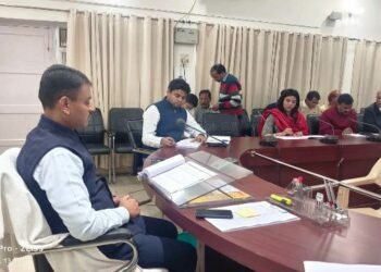 PM आवास योजना लाभार्थियों में पारदर्शिता बरती जाय: जिलाधिकारी एस० राजलिंगम