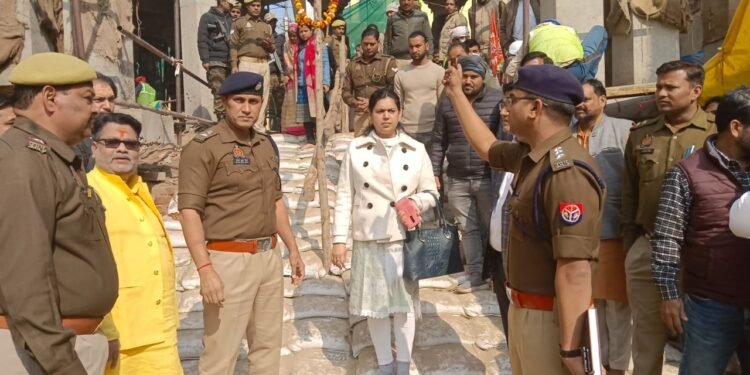 मिर्जापुर: नव वर्ष पर विंध्याचल मंदिर में चरण स्पर्श प्रतिबंधित