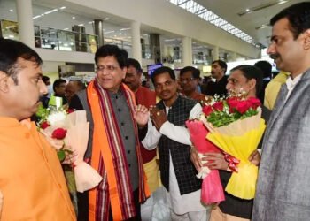 दो दिवसीय दौरे पर वाराणसी पहुंचे केंद्रीय मंत्री पीयूष गोयल, काशी-तमिल संगमम समेत कई कार्यक्रमों में होंगे शामिल