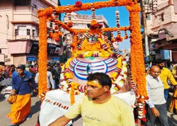 श्रीकाशी विश्वनाथ धाम के एक वर्ष पूर्ण: विधि-विधान से हुई बाबा की पूजा, निकली शिव बारात, देखें Photos