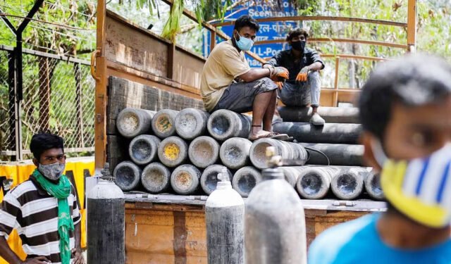 केंद्र का राज्यों को निर्देश – ‘ऑक्सीजन सप्लाई में कोई कम न आए, आने वाली चुनौती के लिए रहें अलर्ट’