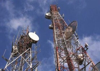 इंटरनेट और कॉलिंग हो सकते हैं सस्ते, टेलीकॉम कम्पनीज की लाइसेंस फीस घटा सकती है सरकार