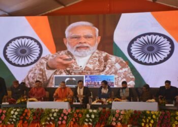 काशी से नदी पर्यटन की शुरुआत, पीएम मोदी ने टेंट सिटी और MV Ganga Vilas Cruise का किया उद्घाटन