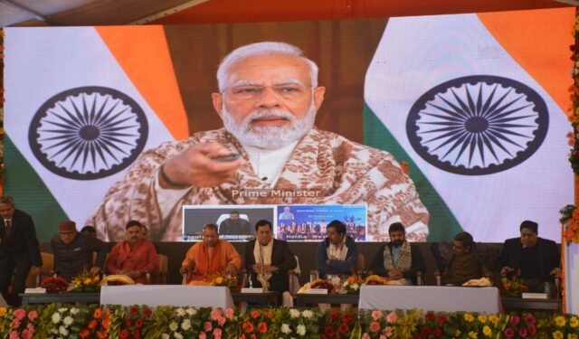 काशी से नदी पर्यटन की शुरुआत, पीएम मोदी ने टेंट सिटी और MV Ganga Vilas Cruise का किया उद्घाटन