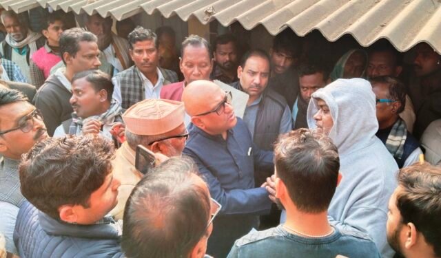 गाजीपुर: नेपाल प्लेन क्रैश पीड़ितों के परिजनों को मिले 50 लाख और नौकरी