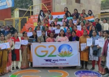  भाजपा महिला मोर्चा ने अस्सी घाट पर बनाया G-20 का लोगो 