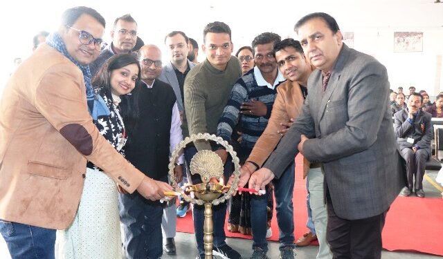 पुरातन छात्र समागम में जुटे पुरातन छात्र