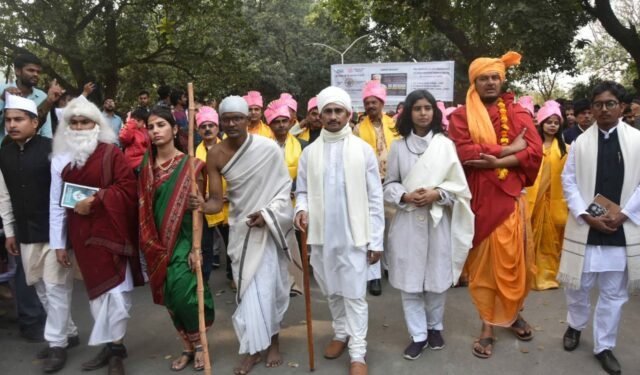 BHU स्थापना दिवस: महामना की बगिया में निकाली गई 40 मनमोहक झांकियां