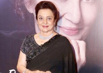 एक्ट्रेस आशा पारेख ने पठान फिल्म विवाद पर तोड़ी चुप्पी