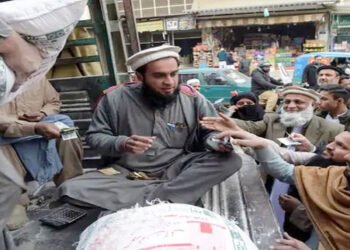 पाकिस्तान में आटे की किल्लत, सस्ता आटा खरीदने में 4 लोगों की मौत