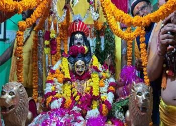 काशी में बाबा काशी विश्वनाथ का हुआ तिलकोत्सव, डमरू-शहनाई की धुन पर चढ़ा तिलक