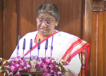 संसद में राष्ट्रपति का अभिभाषण: द्रौपदी मुर्मू बोलीं – ‘2047 तक एक नए भारत का निर्माण करना है’