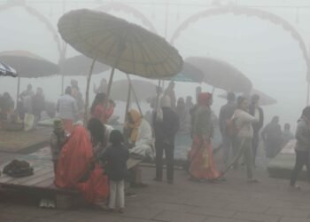 वाराणसी में कोहरे से बढ़ी दुश्वारियां, जल्द मिलेगी राहत