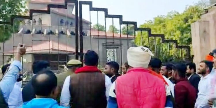 चर्च में हिन्दू संगठन के कार्यकर्ताओं ने पढ़ी हनुमान चालीसा, दी चेतावनी