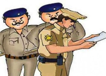 सराफा कारोबारी के यहां हुई चोरी में पुलिस पर गिरी गाज