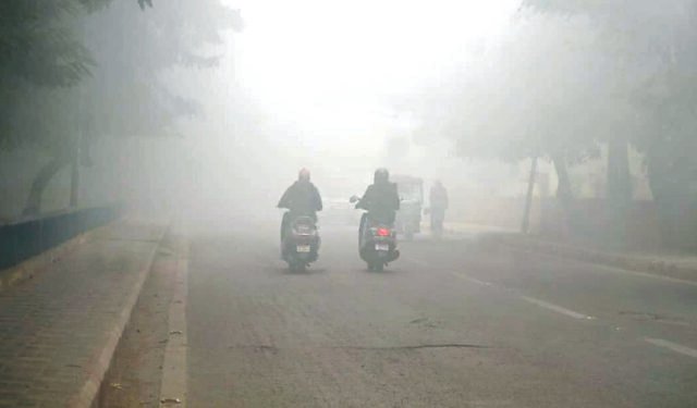 काशी में पड़ रही प्रचंड ठंड, कल और परसों छाएगा घना कोहरा