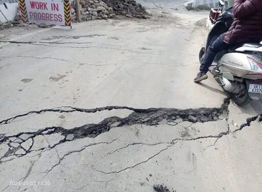 उत्तराखंड: जमीन धंसने से जोशीमठ में 600 परिवारों के हालात बदतर