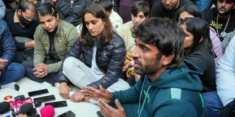 Wrestlers Protest: भाजपा सांसद व WFI के प्रमुख बृजभूषण सिंह पर लगे यौन उत्पीड़न के आरोप, बोले- ‘दोषी पाया गया, तो लटका देना फांसी पर’