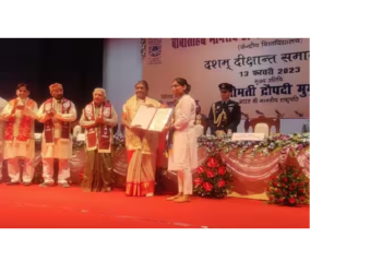 बाबासाहेब भीमराव अंबेडकर विश्वविद्यालय के 10वें दीक्षांत समारोह में राष्ट्रपति द्रौपदी मुर्मू ने10 गोल्ड मेडलिस्टको किया सम्मानित