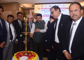 बड़े बिजनेस हब के रूप में उभर रहा बनारस: मंडलायुक्त