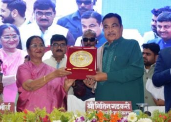 देश के निर्माण में युवाओं की भागीदारी अहम:  नितिन गडकरी