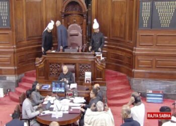 Adani Row: विपक्ष ने राज्यसभा में जेसीपी की मांग दोहराई, कांग्रेस सांसदों ने किया वाकआउट