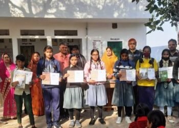 संविधान आधारित सामान्य ज्ञान प्रतियोगिता में बच्चे पुरस्कृत 