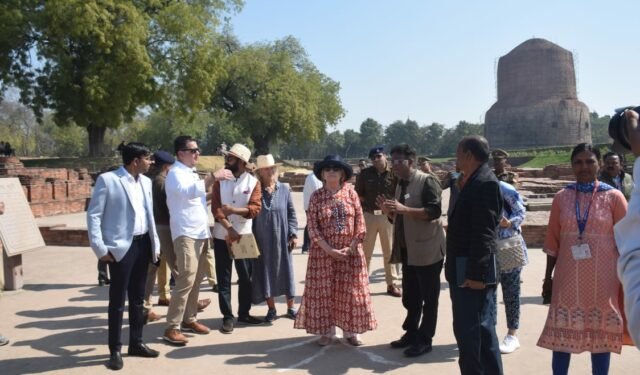 हेनरी क्लिंटन को पसंद आई काशी की आभा, पुरातात्विक धरोहरों को देख हुईं अभिभूत