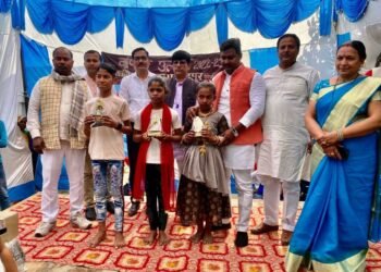 वार्षिकोत्सव में प्राथमिक विद्यालय के बच्चों ने जमकर मचाया धमाल