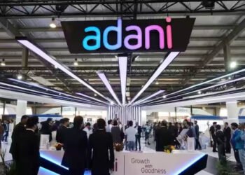 5 दिन में 60% तक गिरे अडाणी ग्रुप के शेयर, संसद में विपक्ष का हंगामा जारी
