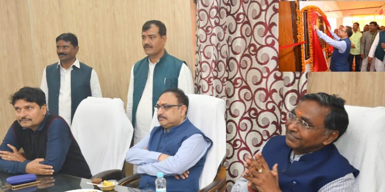 चालक संघ के नव निर्मित कार्यालय का विभागाध्यक्ष ने किया उद्घाटन