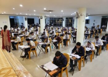 10वीं की बोर्ड परीक्षा शुरू, लखनऊ के109 सेंटर पर हुए एग्जाम