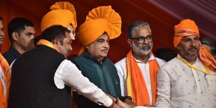 केंद्रीय मंत्री नितिन गडकरी ने ग्रीनफील्ड एक्सप्रेस-वे का किया शिलान्यास