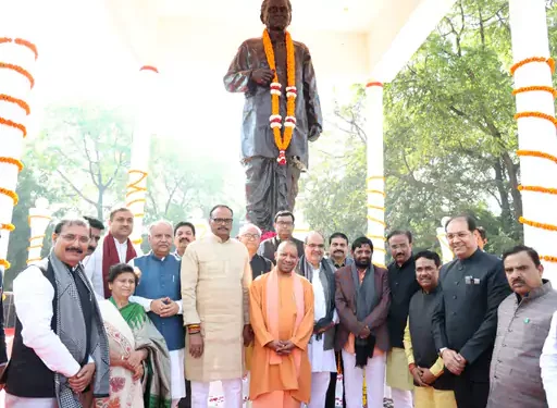 दीनदयाल उपाध्याय की 55वीं पुण्यतिथि में सीएम योगी ने दी श्रद्धांजलि और बोले डबल इंजन सरकार पंडित उपाध्याय के सपनों को कर रही पूरा